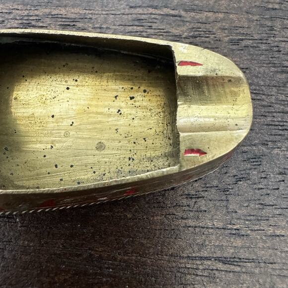 Vintage Brass Shoe Ashtray Hand Etched Red Slipper India Genie Aladdin - Picture 4 of 16